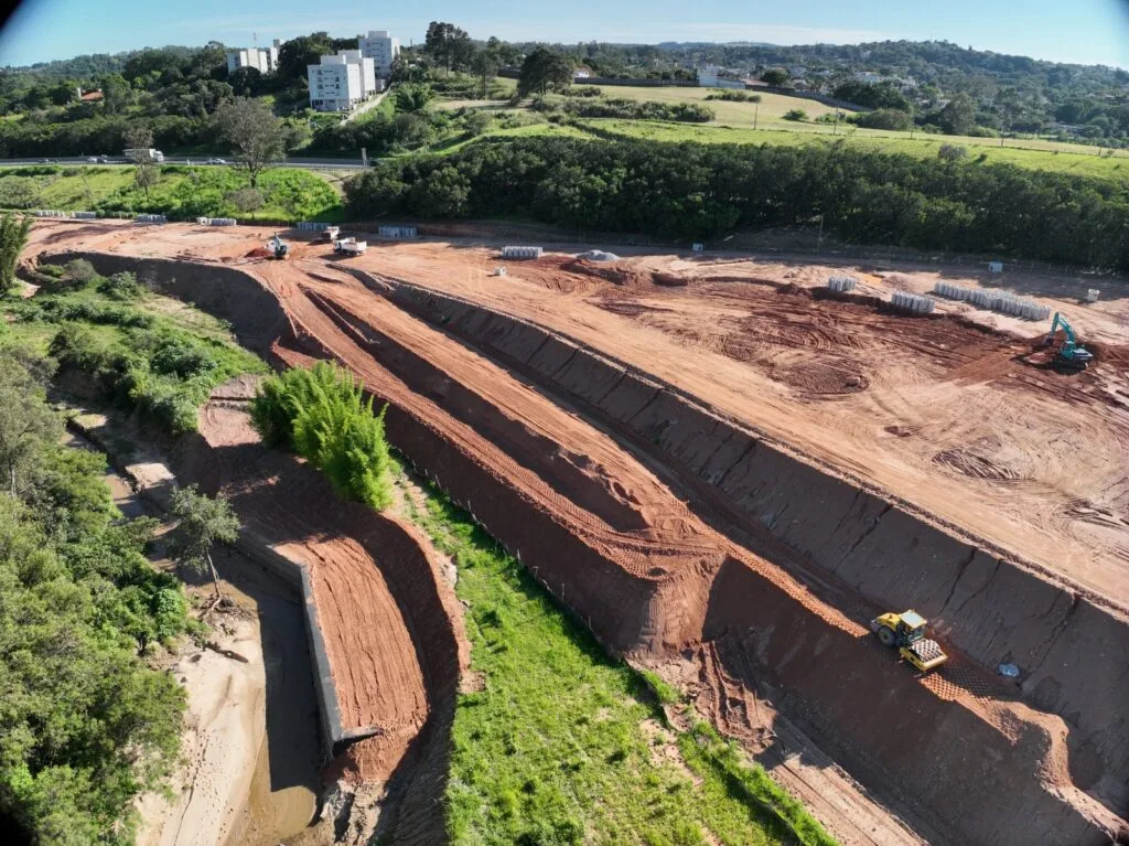 Loteamento Turim em obras — terreno industrial e logístico ZDD3 em Vinhedo SP